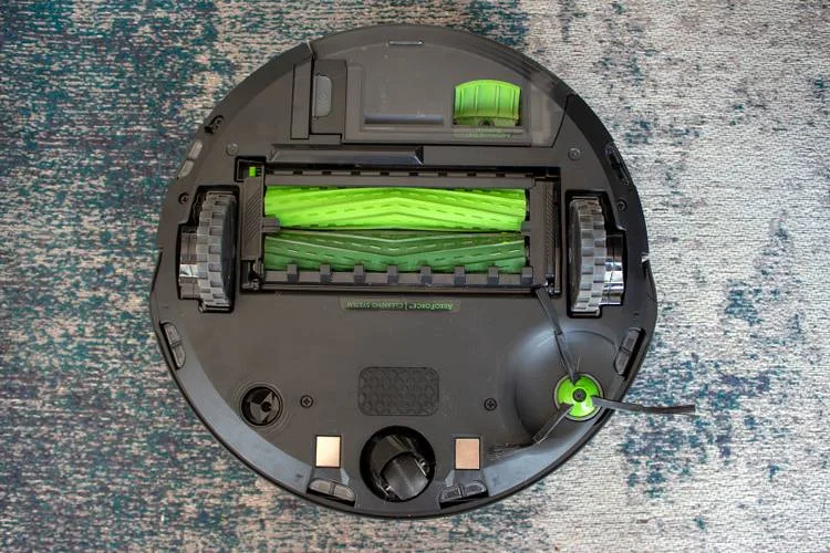 iRobot Roomba j7 robot vacuum image 2